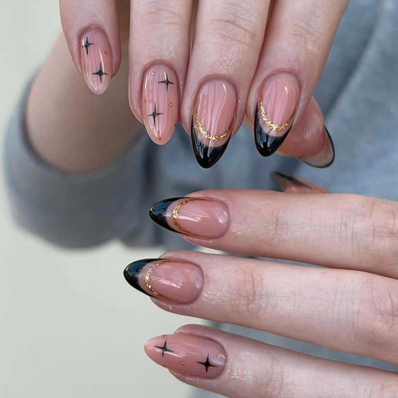 Ongles en amande noirs doux et tendance avec poudre dorée française, faux ongles européens et américains amovibles